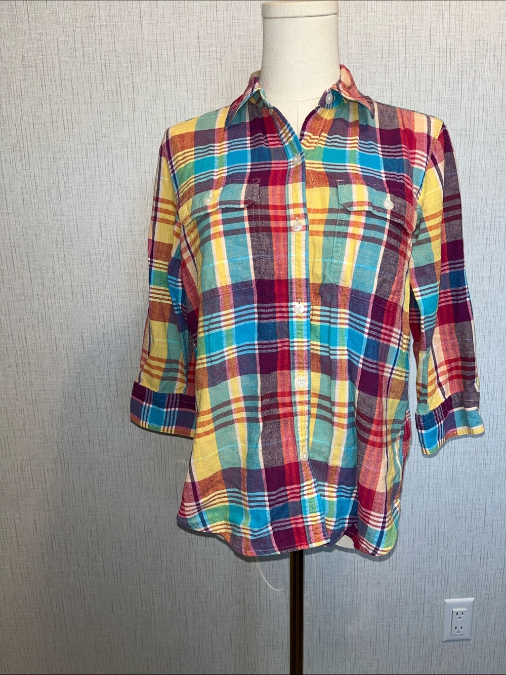 Multicolor Plaid Button-Front Women’s Shirt
